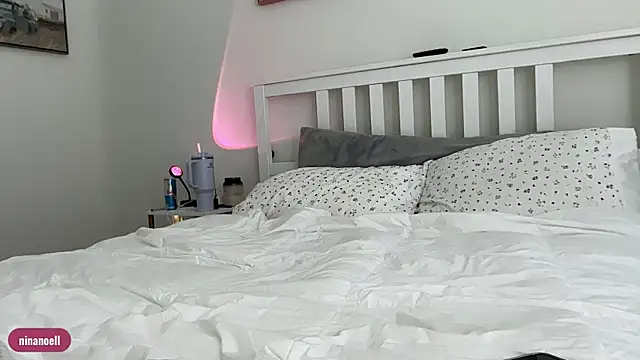 Ninanoell online show from September 10, 2025, 3:22 pm