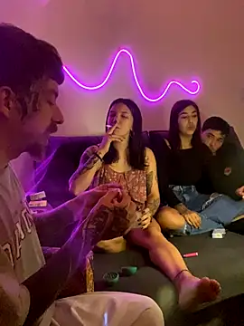 Kissmalditox online show from November 18, 2025, 2:27 am