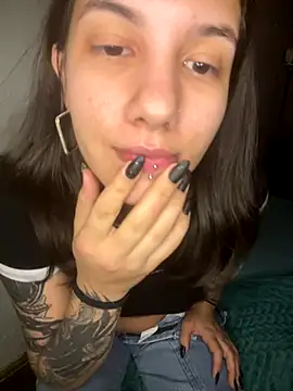 Kissmalditox online show from November 8, 2025, 9:46 am