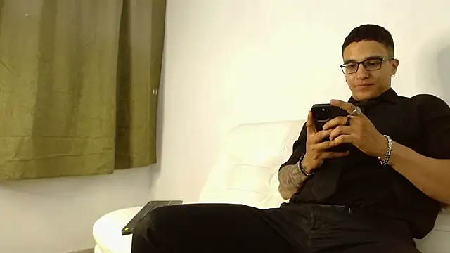 Dash Bukoski online show from October 30, 2025, 5:28 am