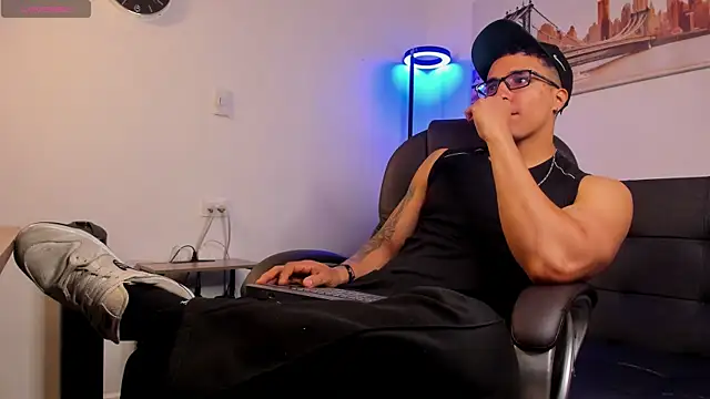 Dash Bukoski online show from December 19, 2025, 12:07 pm