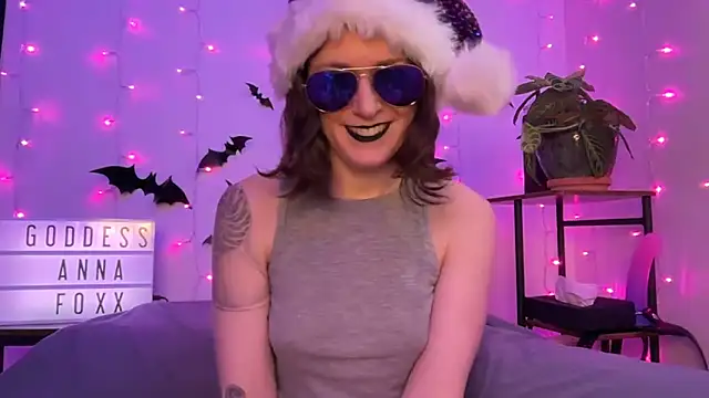 mistressannafoxx online show from December 22, 2025, 10:10 pm