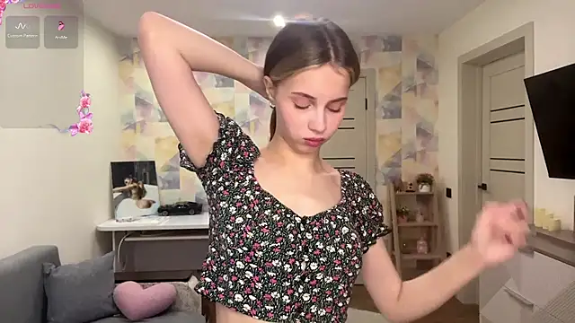 NylaNadler online show from April 7, 2026, 4:03 am