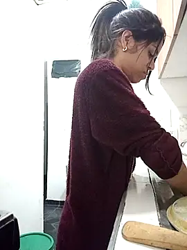 toxic sweet  online show from November 28, 2025, 7:25 pm