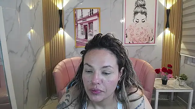 Snapshot of Jade_Jones_a chatting on November 18, 2025, 4:05 am Jade Jones a online show from November 18, 2025, 4:05 am