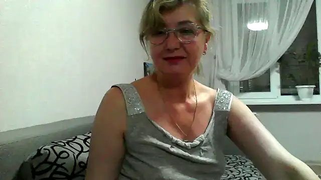 IrynaMolbertx online show from October 8, 2025, 7:36 pm