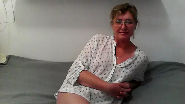 IrynaMolbertx online show from September 23, 2025, 7:21 pm