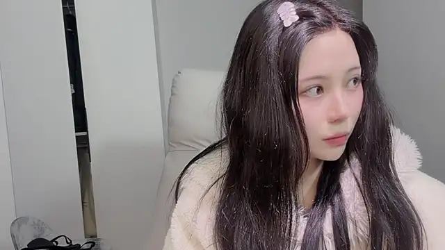 Snapshot of Amy-i chatting on March 6, 2026, 5:08 pm Amy-i online show from March 6, 2026, 5:08 pm
