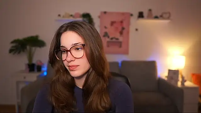 kissie cat online show from March 23, 2026, 2:28 pm