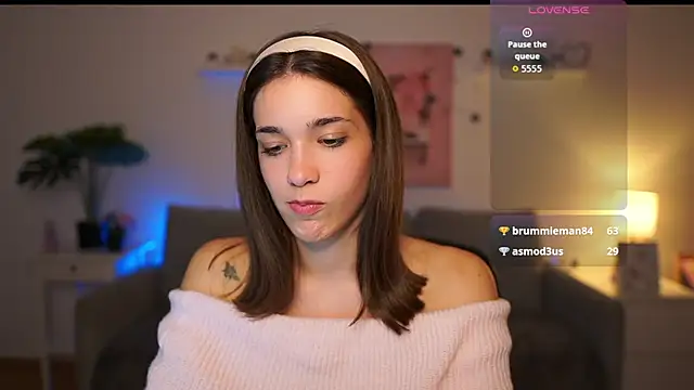 kissie cat online show from October 8, 2025, 6:41 pm