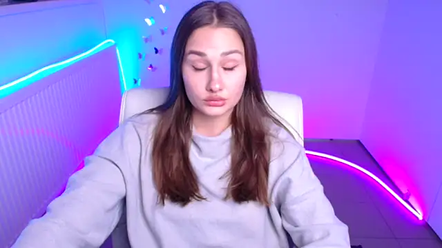 Stefanie Sweet online show from October 16, 2025, 11:29 am