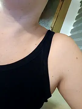 Amandda  online show from October 11, 2025, 4:08 pm