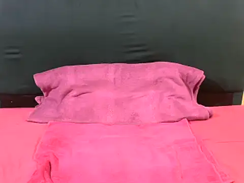 OnionBooty23 online show from October 31, 2025, 6:59 pm