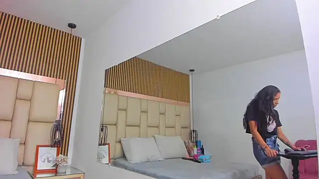 MiaCours online show from October 25, 2025, 1:56 pm