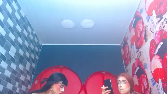 julessxcharlotte online show from November 6, 2025, 2:10 pm