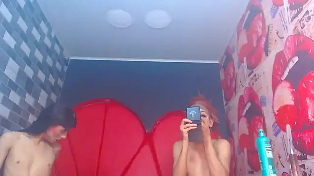 julessxcharlotte online show from December 19, 2025, 2:19 pm