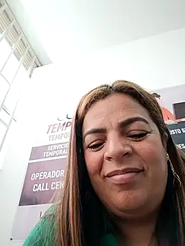 Mia-Glow online show from November 13, 2025, 12:09 pm