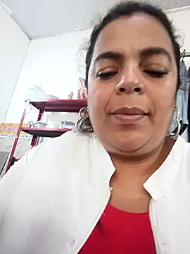 Mia-Glow online show from December 22, 2025, 6:52 pm