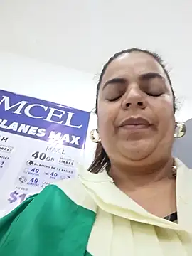 Mia-Glow online show from December 15, 2025, 12:11 pm