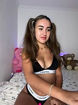 Snapshot of sarahsparkles20 chatting on February 22, 2026, 12:24 am sarahsparkles20 online show from February 22, 2026, 12:24 am