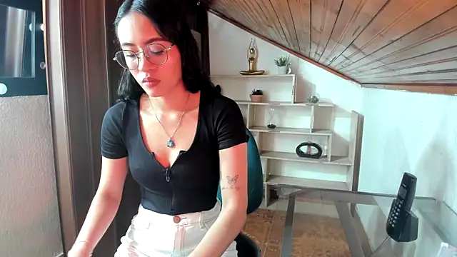 Snapshot of amy_lennox chatting on May 29, 2026, 1:17 pm amy lennox online show from May 29, 2026, 1:17 pm