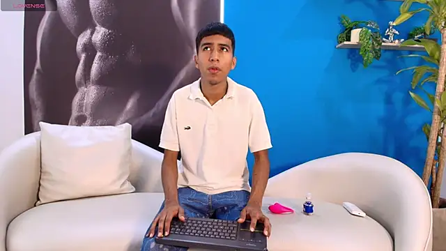 ender h0t online show from September 9, 2025, 1:42 pm