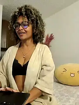 BiiancaEstradaa online show from October 23, 2025, 4:11 am