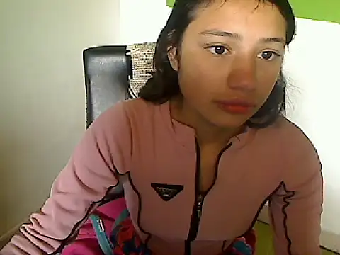 akamesweet online show from November 4, 2025, 2:43 pm