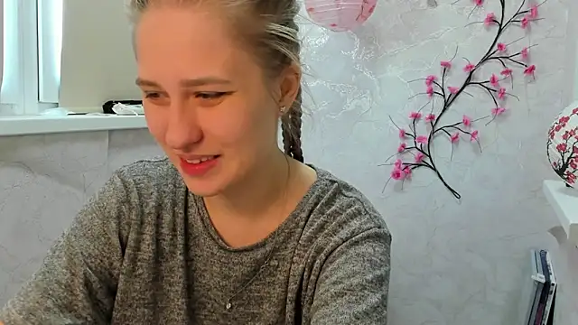 sofamuffin online show from April 14, 2026, 8:19 am