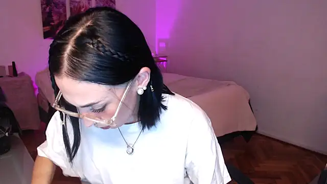 Snapshot of Sofia_Amour chatting on September 14, 2025, 12:11 am Sofia Amour online show from September 14, 2025, 12:11 am