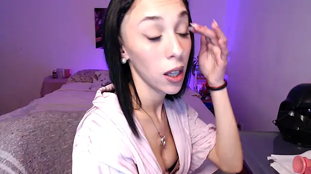 Snapshot of Sofia_Amour chatting on September 8, 2025, 11:04 pm Sofia Amour online show from September 8, 2025, 11:04 pm