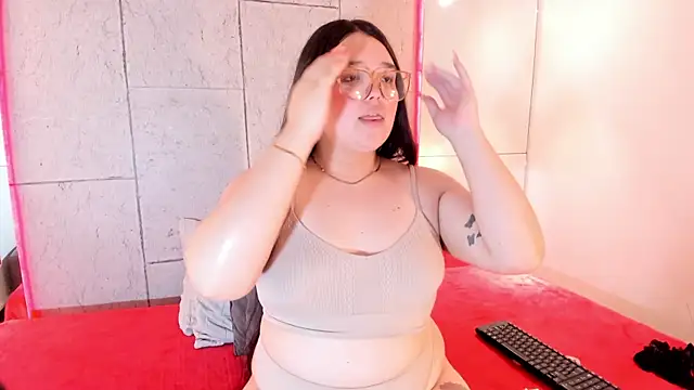 Snapshot of Lushi_Love chatting on October 6, 2025, 7:36 pm Lushi Love online show from October 6, 2025, 7:36 pm