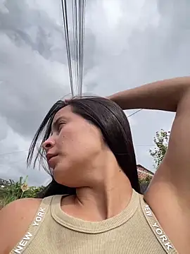 Mia jhoonson online show from February 19, 2026, 7:22 pm