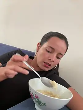 Mia jhoonson online show from March 4, 2026, 8:05 pm