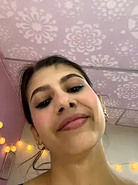 Snapshot of Lenapink19 chatting on November 17, 2025, 10:14 pm Lenapink19 online show from November 17, 2025, 10:14 pm