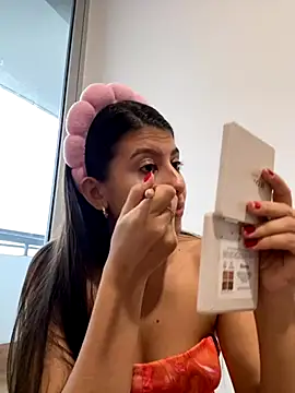 Snapshot of Lenapink19 chatting on October 27, 2025, 9:05 pm Lenapink19 online show from October 27, 2025, 9:05 pm