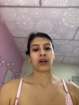 Snapshot of Lenapink19 chatting on November 14, 2025, 10:46 pm Lenapink19 online show from November 14, 2025, 10:46 pm