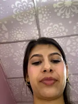 Snapshot of Lenapink19 chatting on November 18, 2025, 10:45 pm Lenapink19 online show from November 18, 2025, 10:45 pm