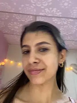 Snapshot of Lenapink19 chatting on November 19, 2025, 10:43 pm Lenapink19 online show from November 19, 2025, 10:43 pm