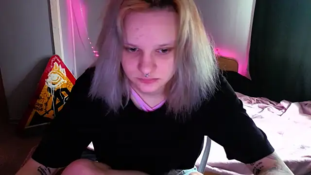 Elieiza xo online show from May 15, 2026, 9:29 am