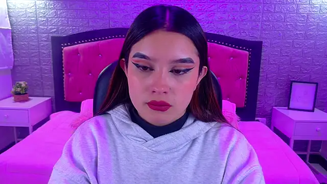 Natalie loffreda online show from December 19, 2025, 3:21 am