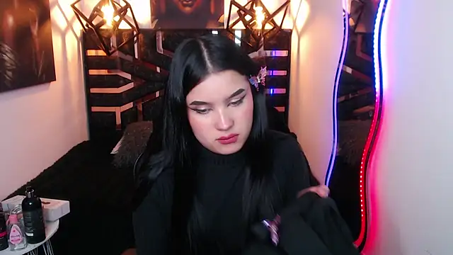 Natalie loffreda online show from April 21, 2026, 1:42 am