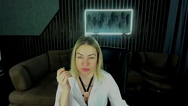 Snapshot of Anna_Snows chatting on December 3, 2025, 6:36 am Anna Snows online show from December 3, 2025, 6:36 am