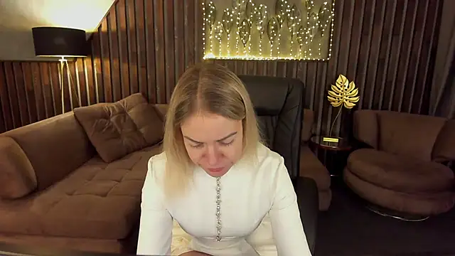 Snapshot of Anna_Snows chatting on December 23, 2025, 6:12 am Anna Snows online show from December 23, 2025, 6:12 am