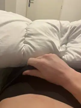 Snapshot of enzoyoungbisex chatting on February 13, 2026, 8:31 pm enzoyoungbisex online show from February 13, 2026, 8:31 pm