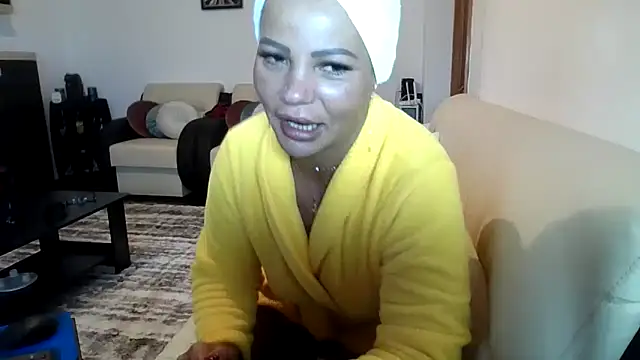 Snapshot of Ella_sweety00 chatting on May 10, 2026, 11:25 am Ella sweety00 online show from May 10, 2026, 11:25 am