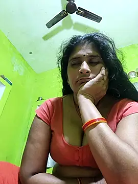 Snapshot of Hot-piuy chatting on November 5, 2025, 9:18 pm Hot-piuy online show from November 5, 2025, 9:18 pm