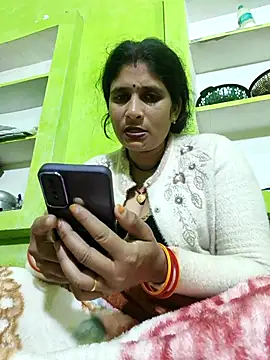 Snapshot of Hot-piuy chatting on November 8, 2025, 10:13 pm Hot-piuy online show from November 8, 2025, 10:13 pm