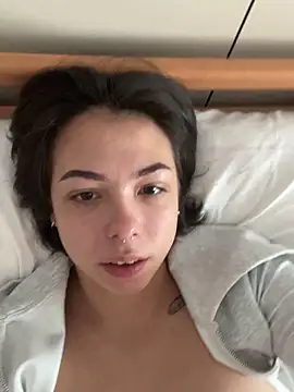 Snapshot of Kitty5348 chatting on October 8, 2025, 9:33 am Kitty5348 online show from October 8, 2025, 9:33 am