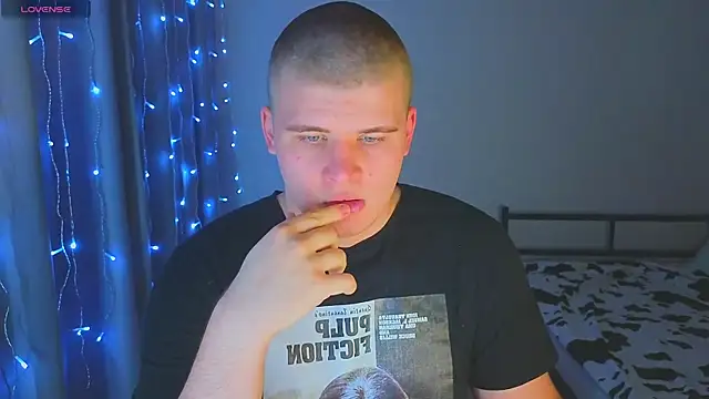 kittenmurr online show from December 2, 2025, 3:47 pm